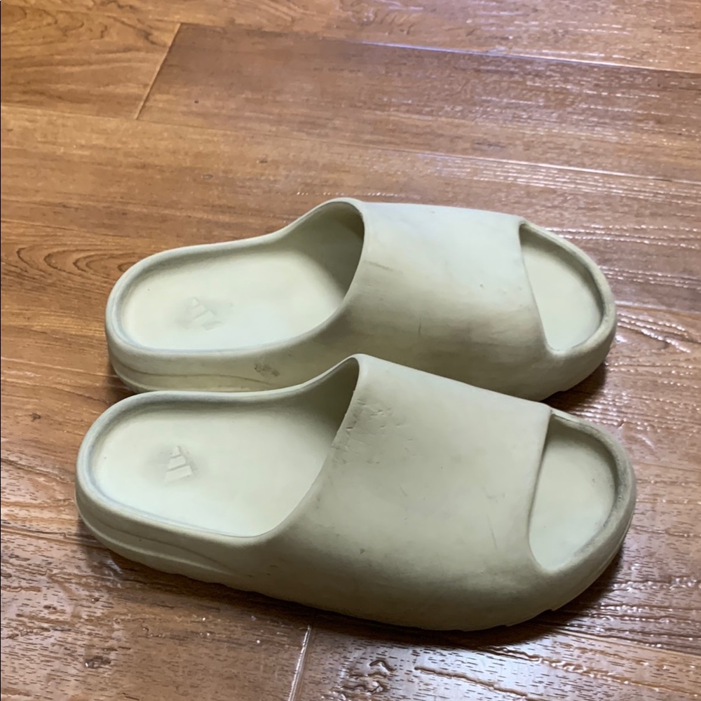 Adidas Yeezy Cream Slide Sandals